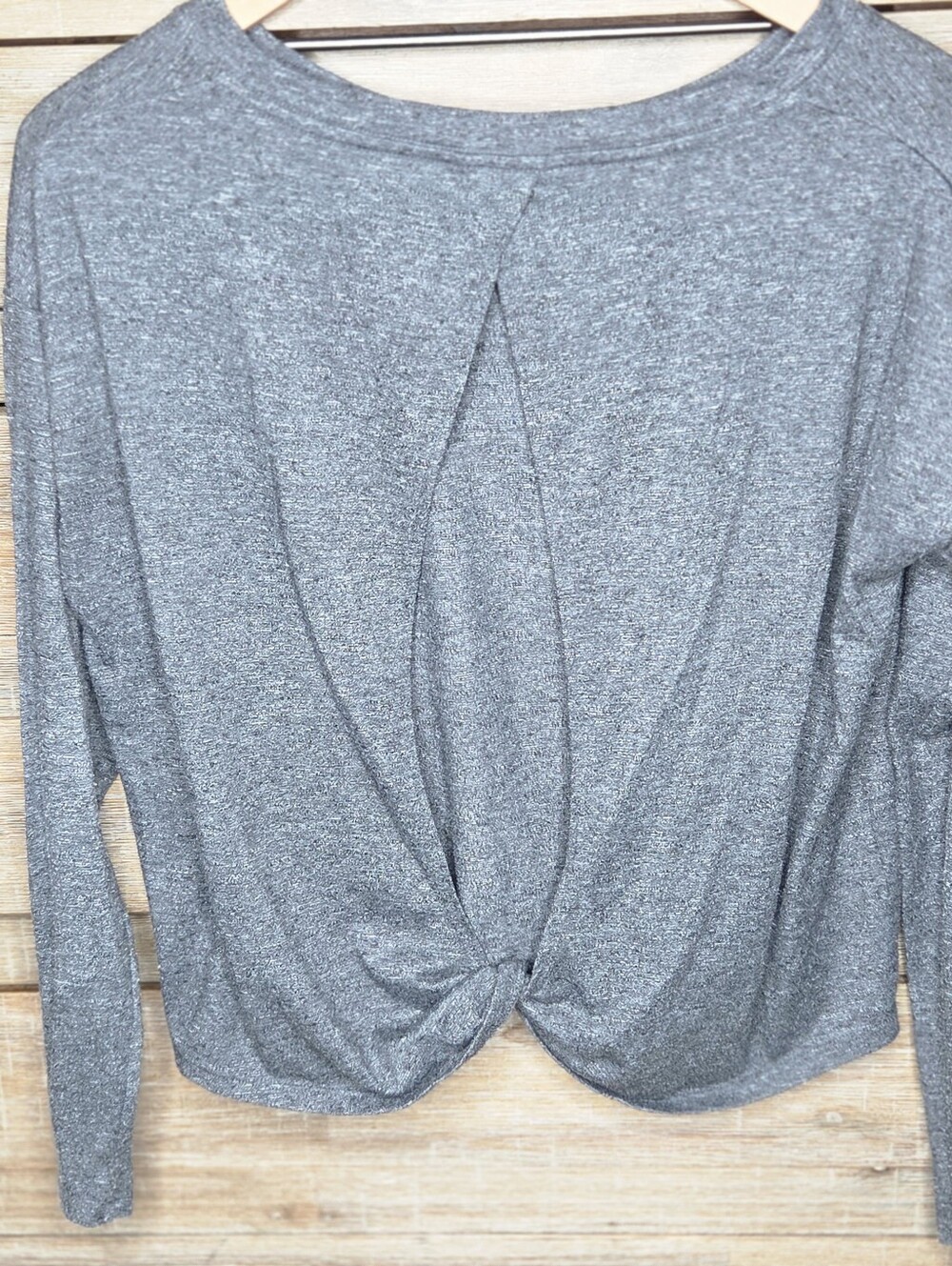 Athleta Twist Back Long Sleeve Top Gray Women’s Open Back Lightweight Small